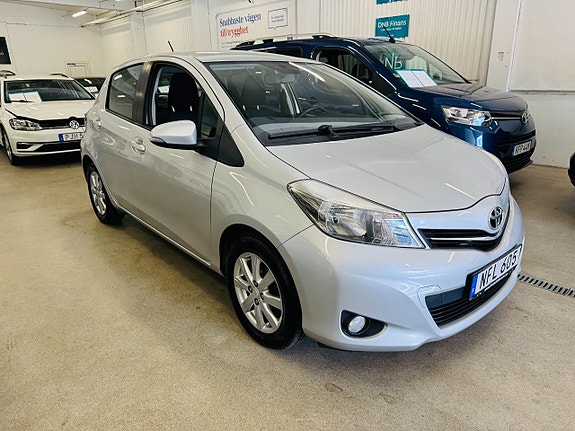 Toyota Yaris 13 of 25