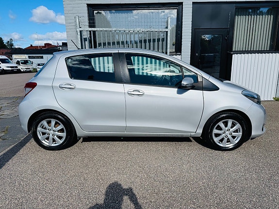 Toyota Yaris 10 of 25