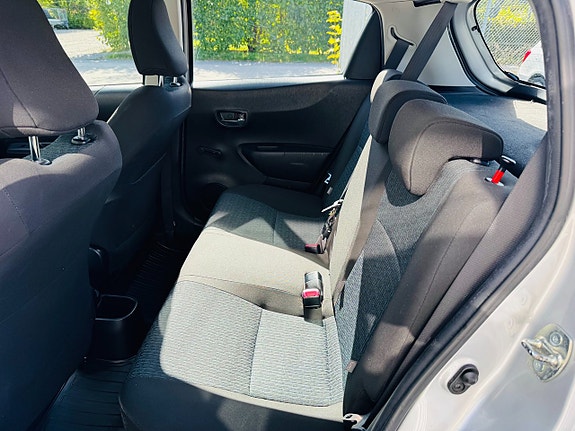Toyota Yaris 7 of 25