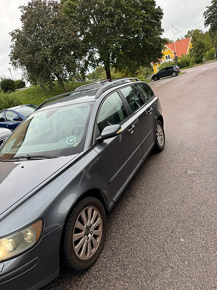 Volvo V50 2 of 8