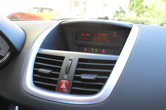 Peugeot 207 CC 20 of 24
