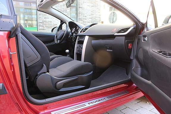 Peugeot 207 CC 14 of 24