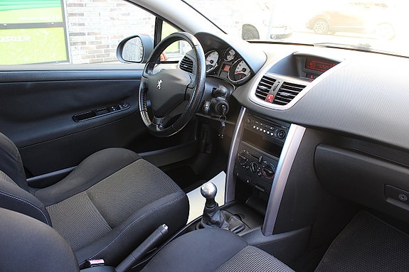 Peugeot 207 CC 17 of 24