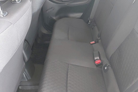 Toyota Yaris 8 of 11