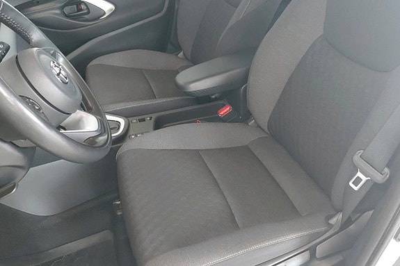 Toyota Yaris 7 of 11