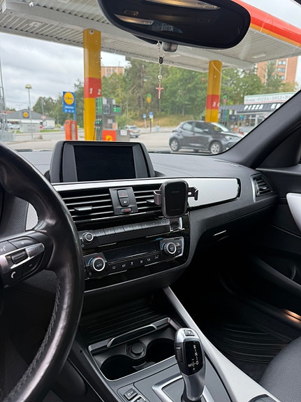 BMW 118i 9 of 15