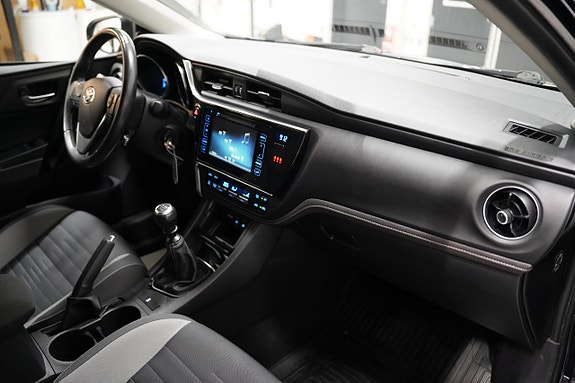 Toyota Auris 8 of 19