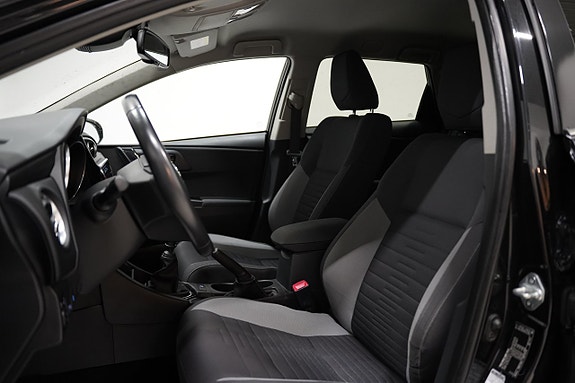 Toyota Auris 7 of 19