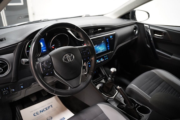 Toyota Auris 6 of 19