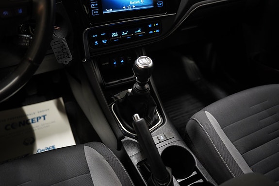 Toyota Auris 13 of 19
