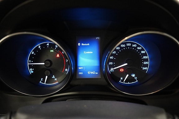 Toyota Auris 11 of 19