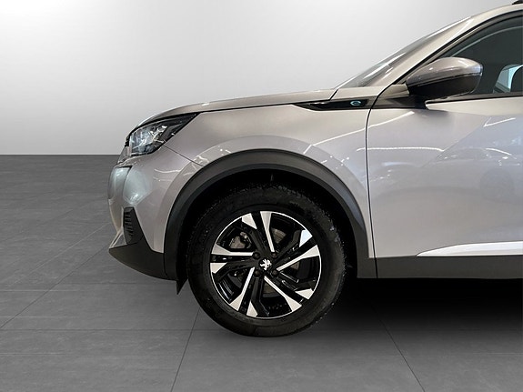 Peugeot e-2008 14 of 15