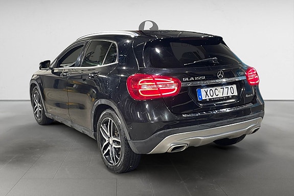 Mercedes-Benz GLA220 5 of 17