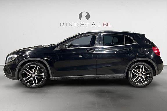 Mercedes-Benz GLA220 4 of 17
