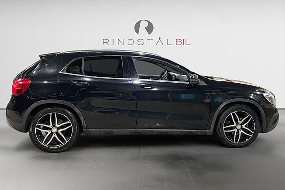 Mercedes-Benz GLA220 8 of 17