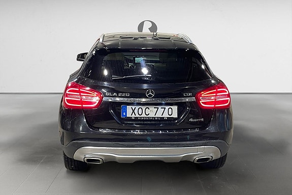 Mercedes-Benz GLA220 6 of 17