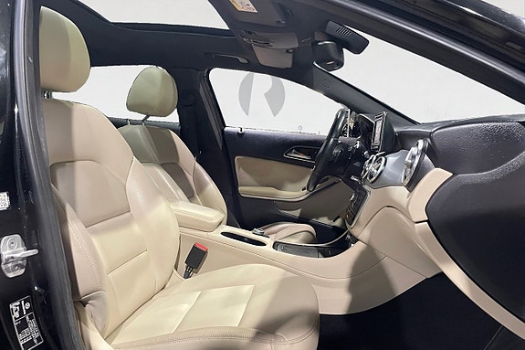 Mercedes-Benz GLA220 15 of 17