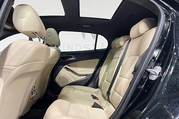 Mercedes-Benz GLA220 14 of 17