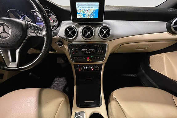 Mercedes-Benz GLA220 12 of 17