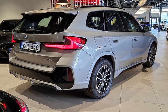 BMW iX1 19 of 22