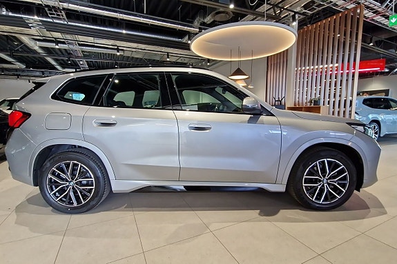 BMW iX1 18 of 22