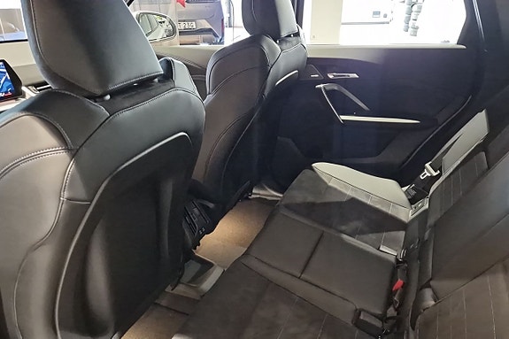 BMW iX1 13 of 22