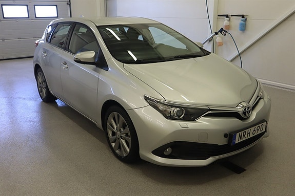 Toyota Auris 3 of 7