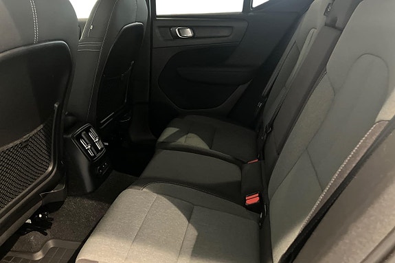 Volvo XC40 13 of 22