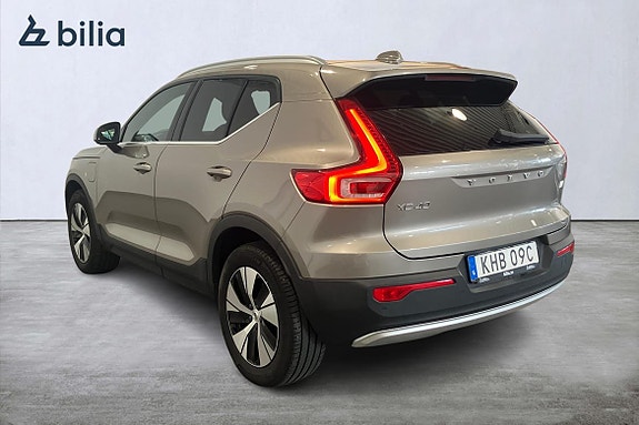 Volvo XC40 2 of 22