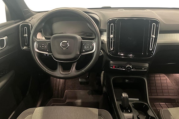 Volvo XC40 11 of 22