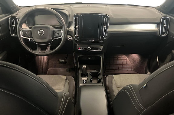 Volvo XC40 10 of 22
