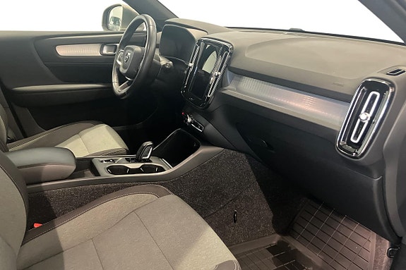 Volvo XC40 7 of 22