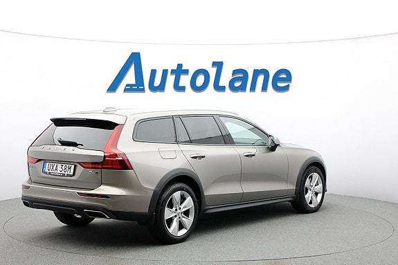 Volvo V60 Cross Country 8 of 27