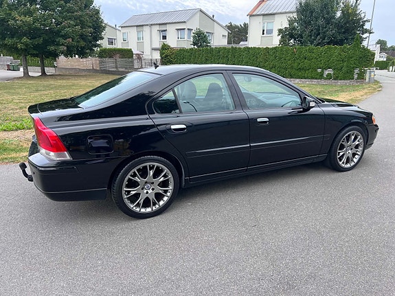 Volvo S60 4 of 6