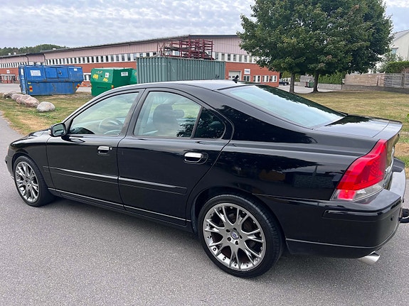 Volvo S60 2 of 6