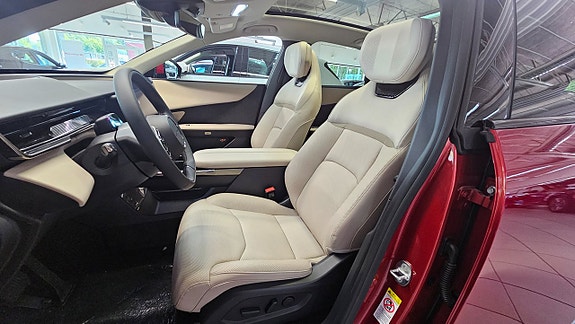 Mazda CX-6e 9 of 13