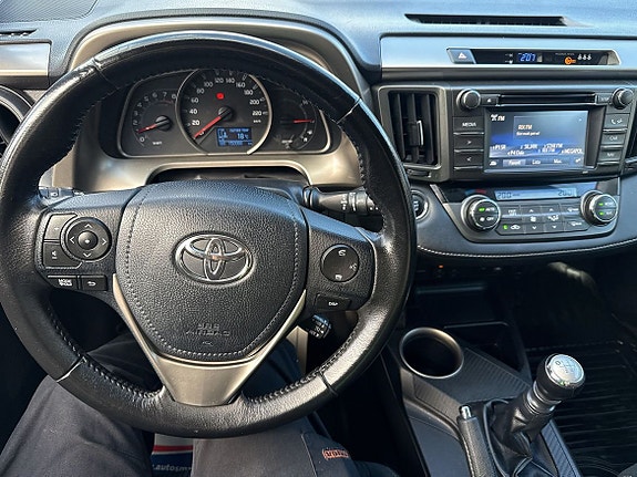Toyota RAV4 9 of 21