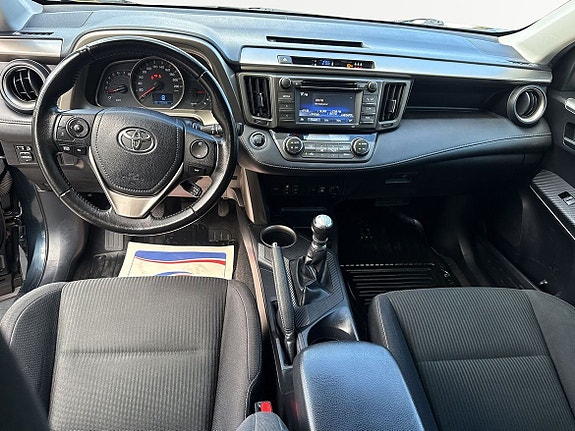 Toyota RAV4 8 of 21