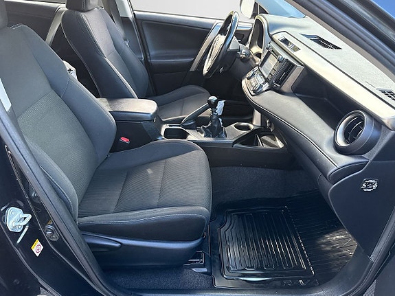 Toyota RAV4 6 of 21