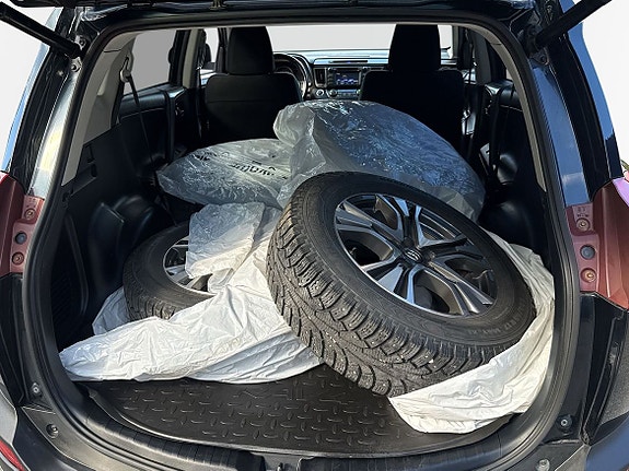 Toyota RAV4 10 of 21