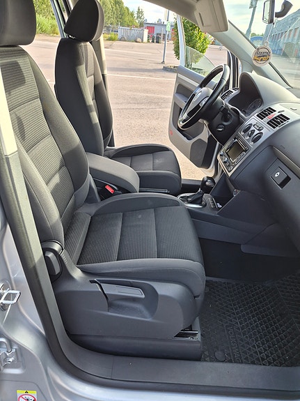 Volkswagen Touran 5 of 7