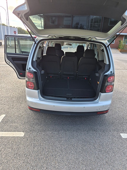 Volkswagen Touran 4 of 7