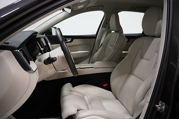 Volvo XC60 8 of 25