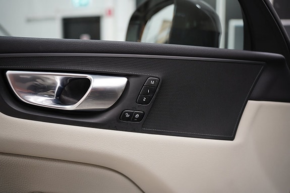 Volvo XC60 9 of 25