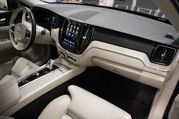 Volvo XC60 11 of 25