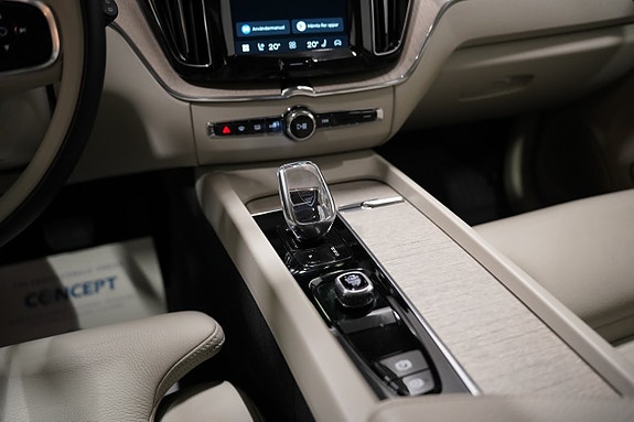 Volvo XC60 15 of 25