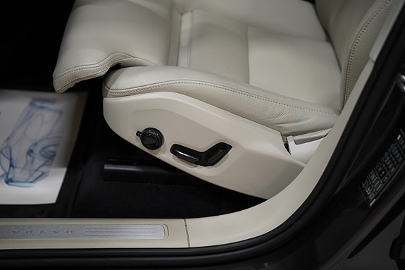 Volvo XC60 10 of 25