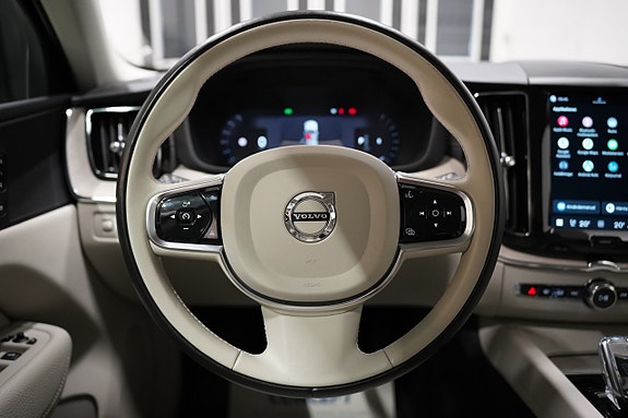 Volvo XC60 13 of 25