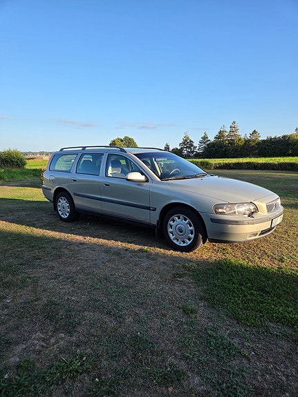 Volvo V70 3 of 3