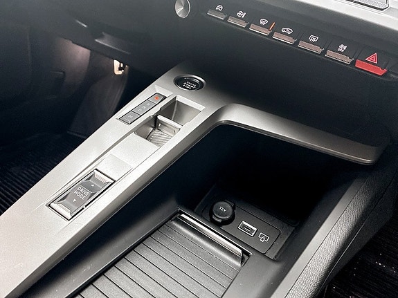 Peugeot 308 SW 10 of 15